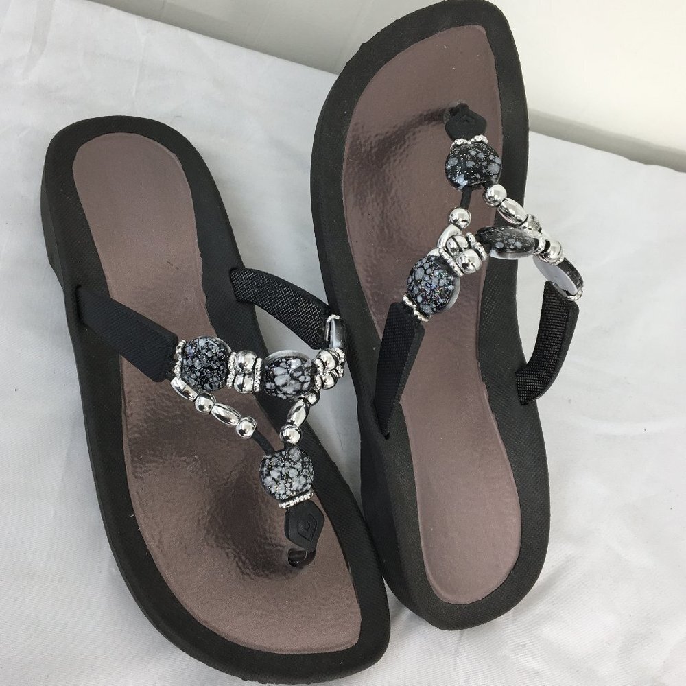 Grandco Beaded Thong Sandals Purple Metallic and Black Size 9 GREAT Condition